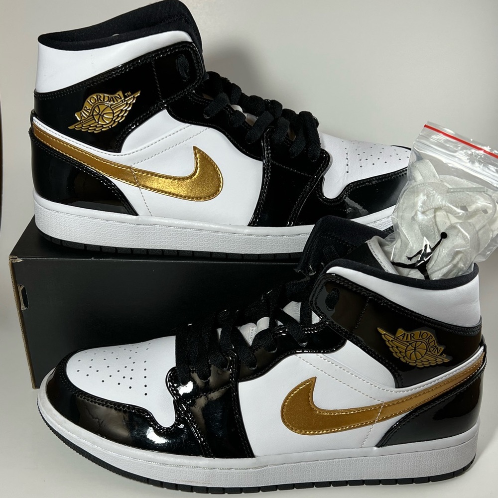 Air Jordan 1 Retro Mid Patent Black Gold 852542-007 - Size 9.5 Mens Shoe Used